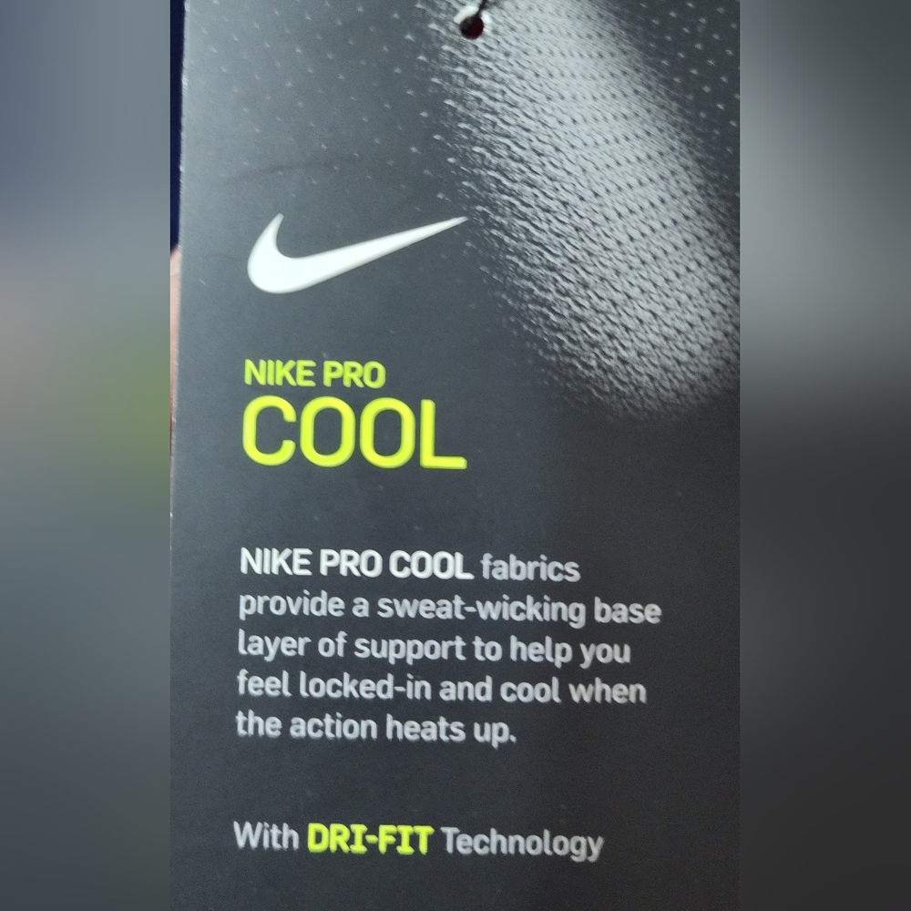 Nike Pro Cool tee shirt - Picture 5 of 5